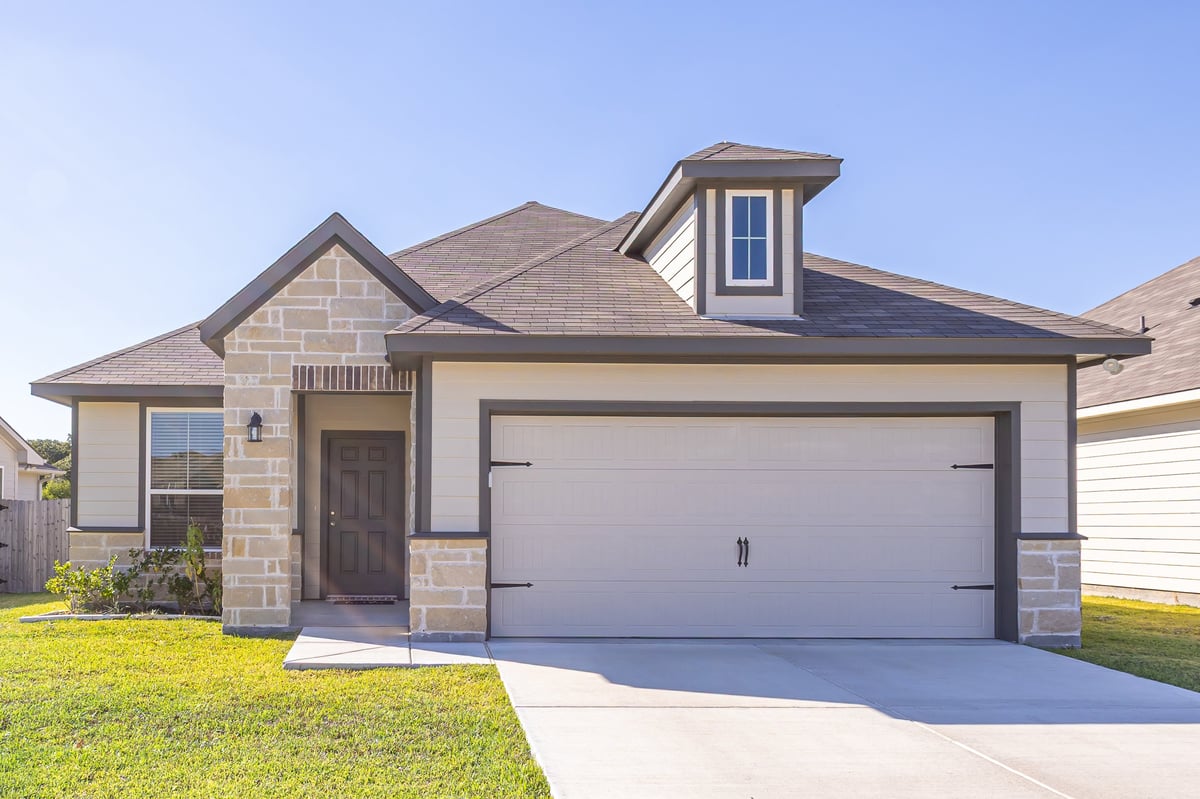 Charming traditional suburban house with a double garage and large garden